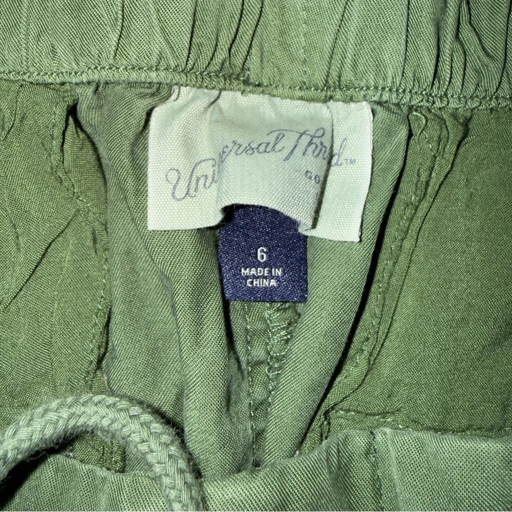 🌺UNIVERSAL THREAD ARMY GREEN CROP CARGO PANTS